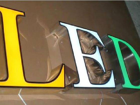 麟游介绍LED招牌的基础知识。